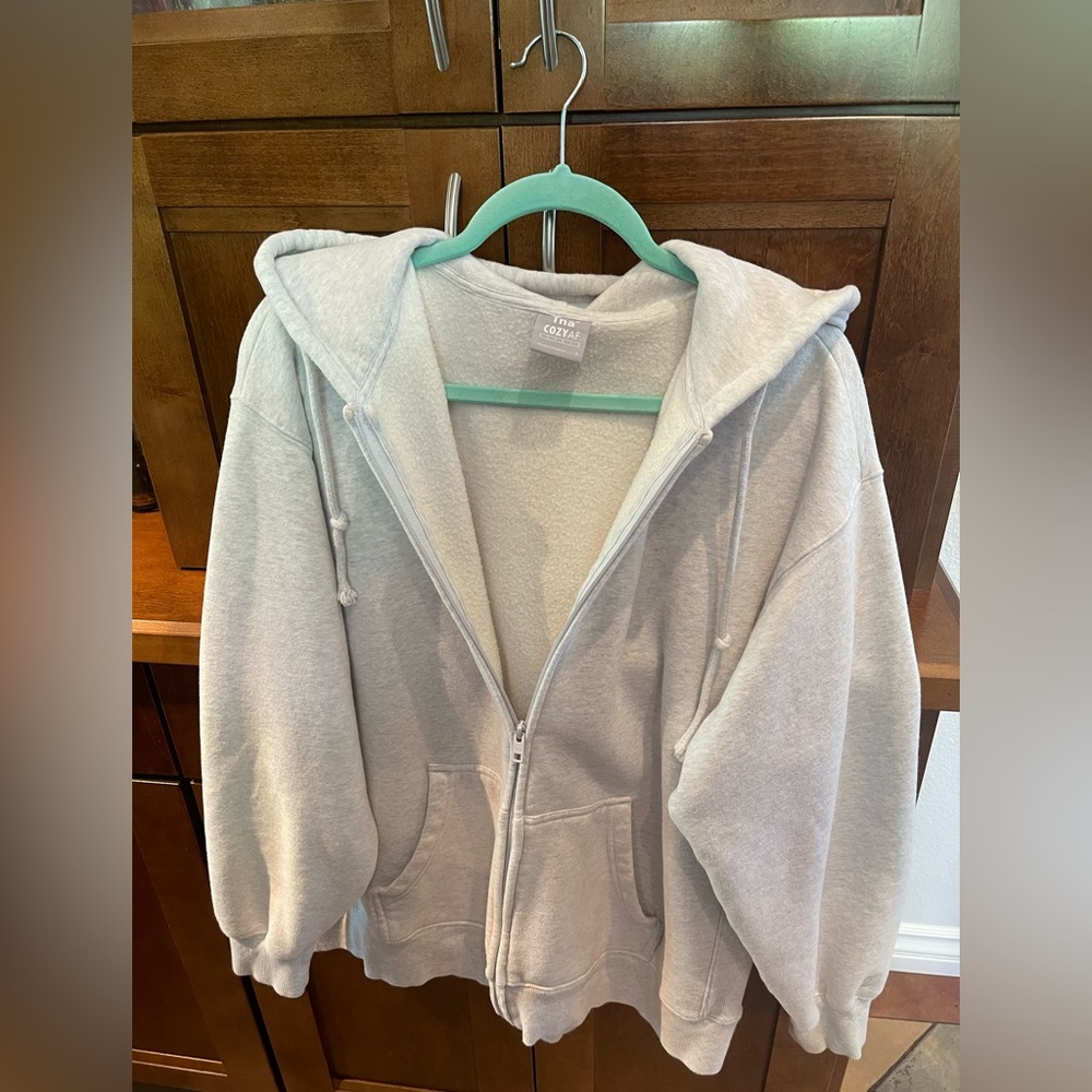 Oversized (boyfriend style) hoodie for ladies. Color: heather dove grey